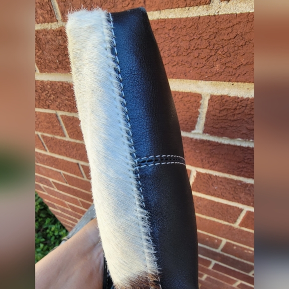 Cowhide Leather Crossbody Bag - Picture 3 of 7